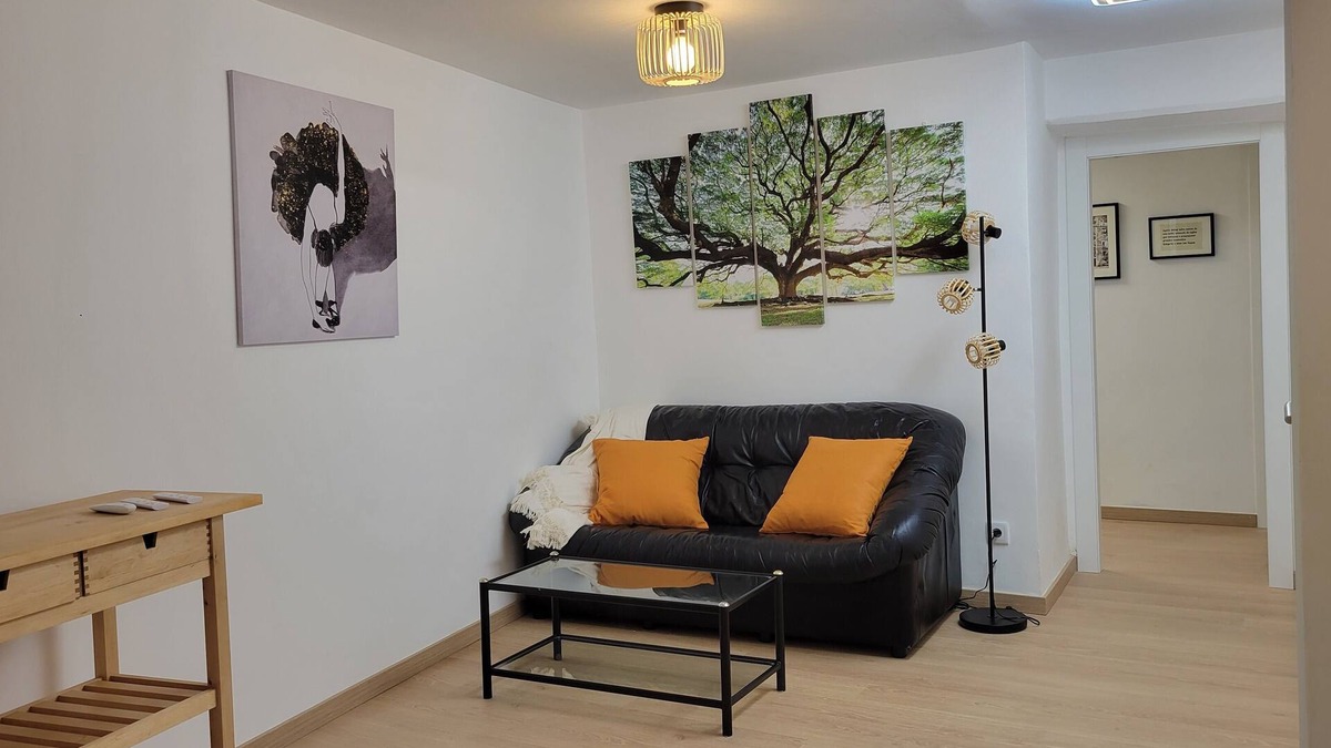 Haro Apartment | Historic apartment in the center of Haro with office.