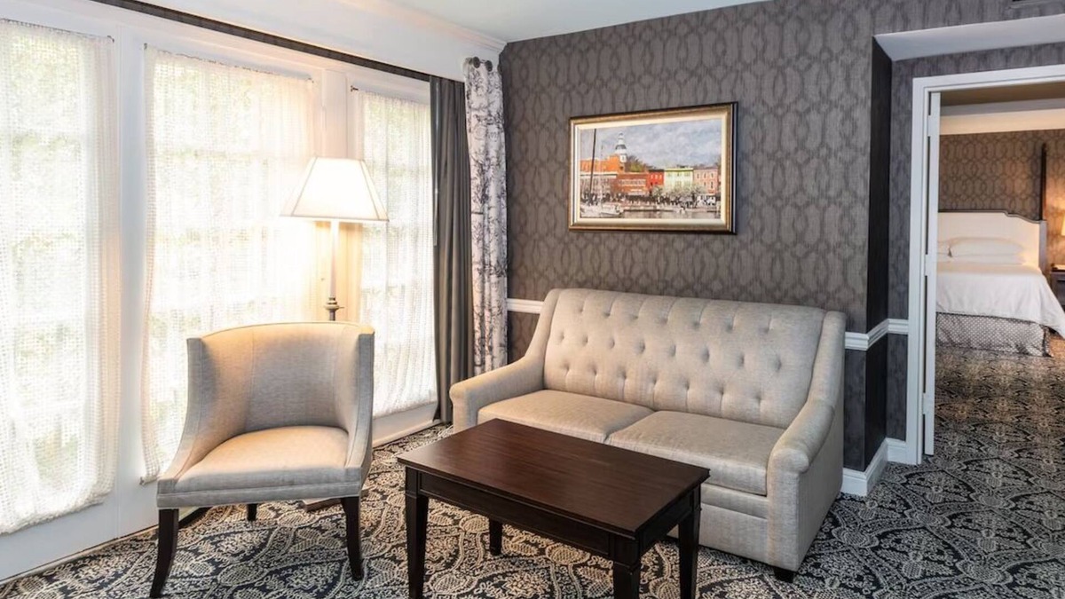 Historic District Hotel | Historic Architecture In and Out, Memorable Stay