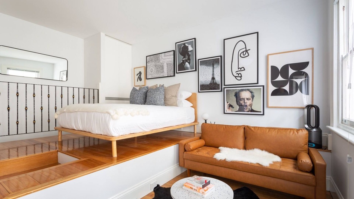 Lewisham Apartment | Historic Art-filled Studio Close to Transport