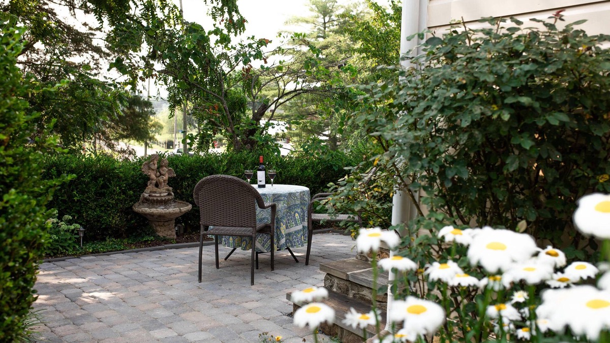 Blue Ridge Cottage | Historic Artist's Cottage on 5 Acre Property Near Blue Ridge Mts. and Wineries