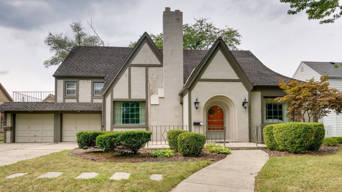 Auburn House | Historic Auburn Home w/Theater & Yard!