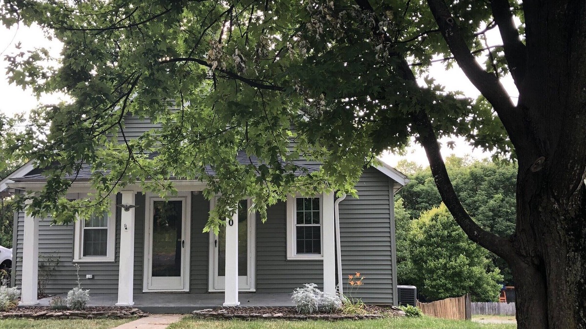 Bardstown House | Historic Bardstown Cottage