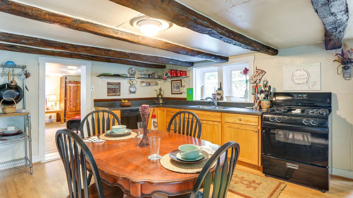 Boonsboro Cabin | Historic Boonsboro Vacation Rental w/Grill