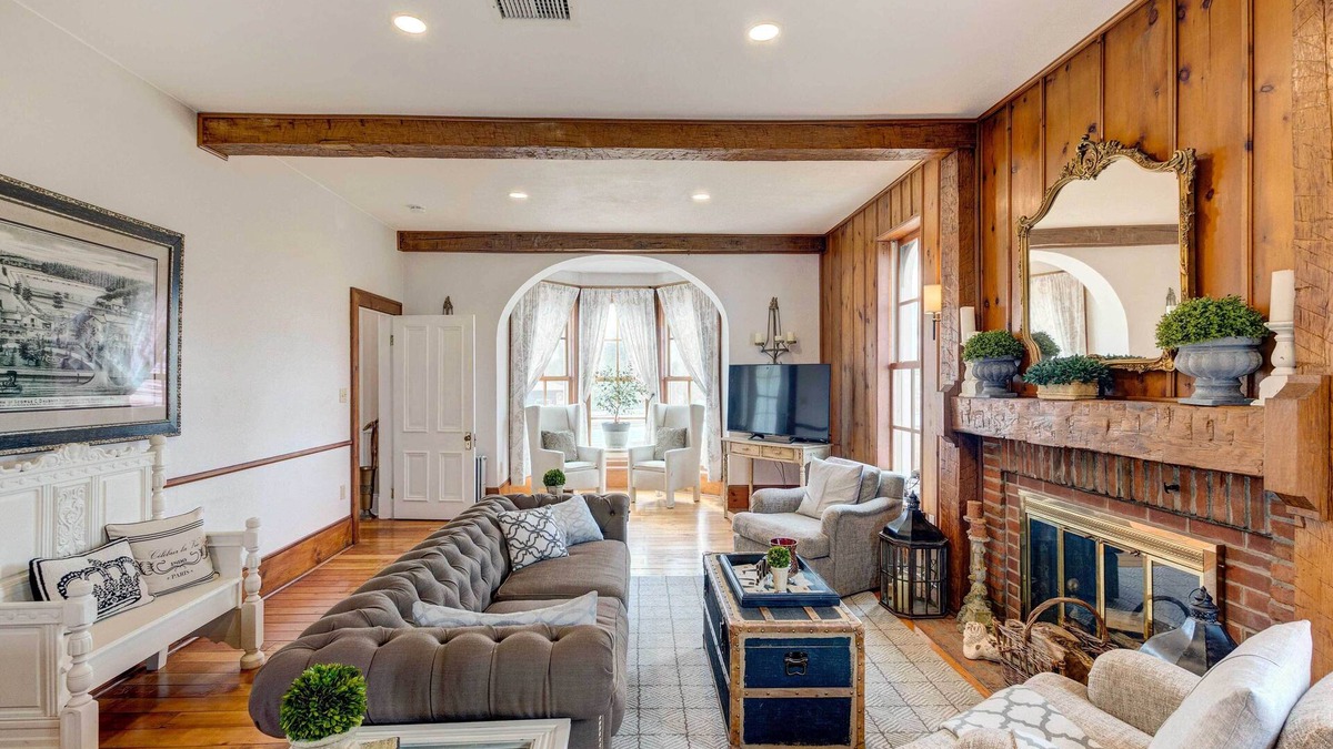 Brookfield House | Historic Brookfield Farm Home ~ 14 Mi to Milwaukee