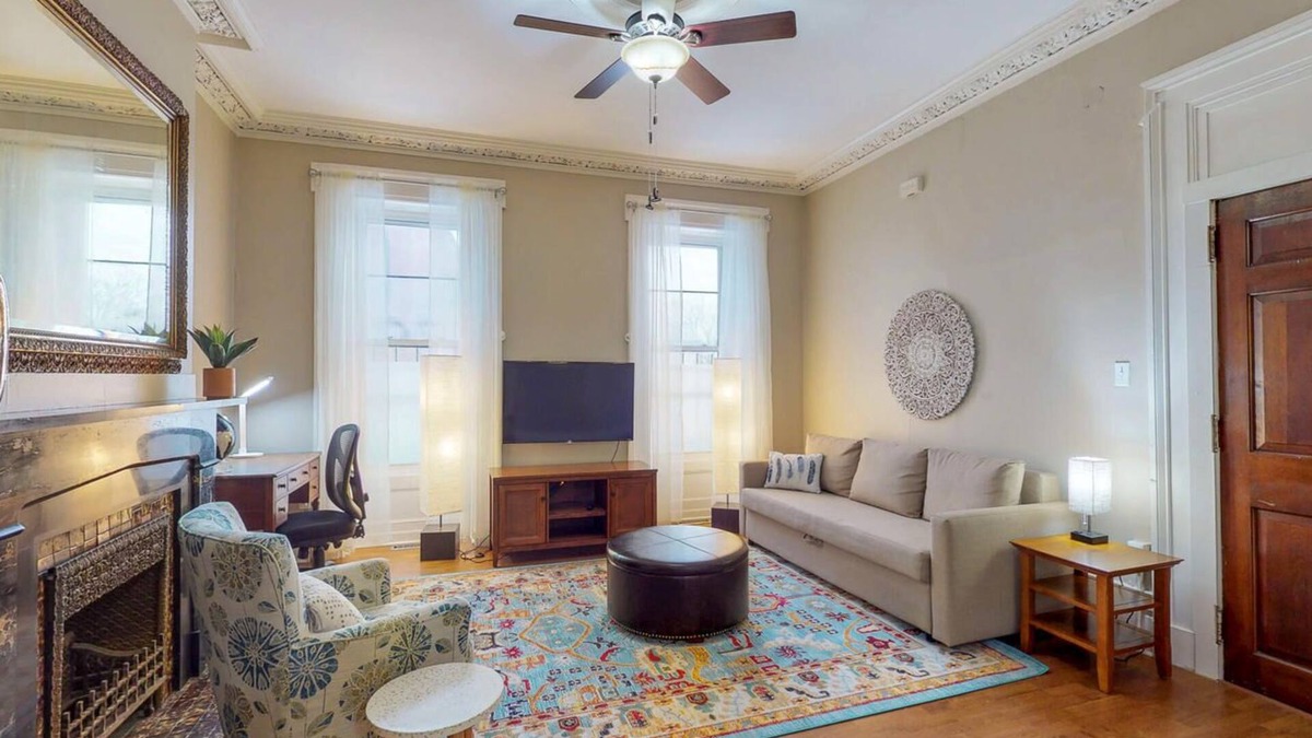 Troy Apartment | Historic Brownstone - Modernized - Luxurious Downtown Troy