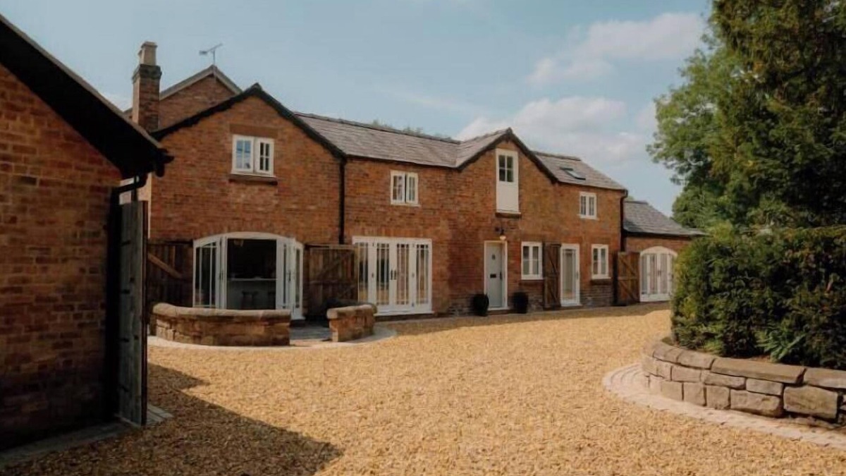 Bunbury House | Historic building offers an inviting retreat with its charming blend of comfort and elegance.