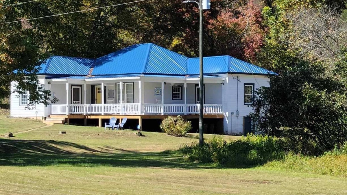 Roseland House | Historic Bungalow 30 minutes from Wintergreen