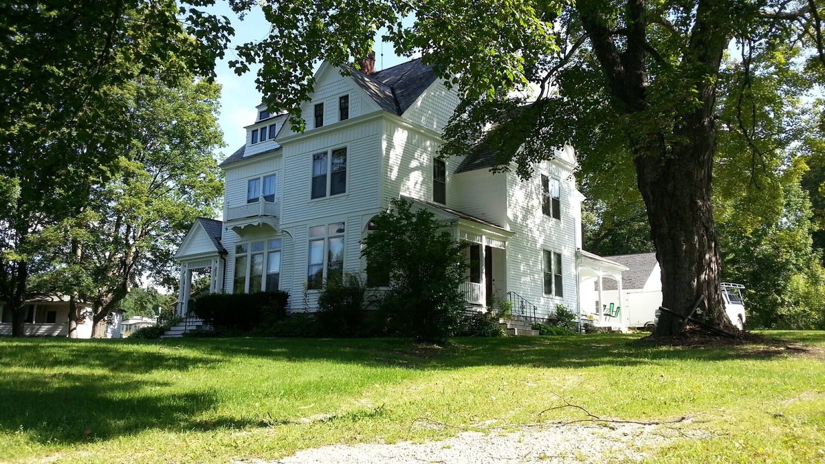 Pownal House | Historic c.1880 Victorian MA/VT border near Williams College MassMoCA Freshgrass