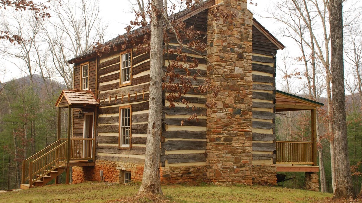 Amherst Cabin | Historic cabin with beautiful view of the Blue Ridge Mountains.