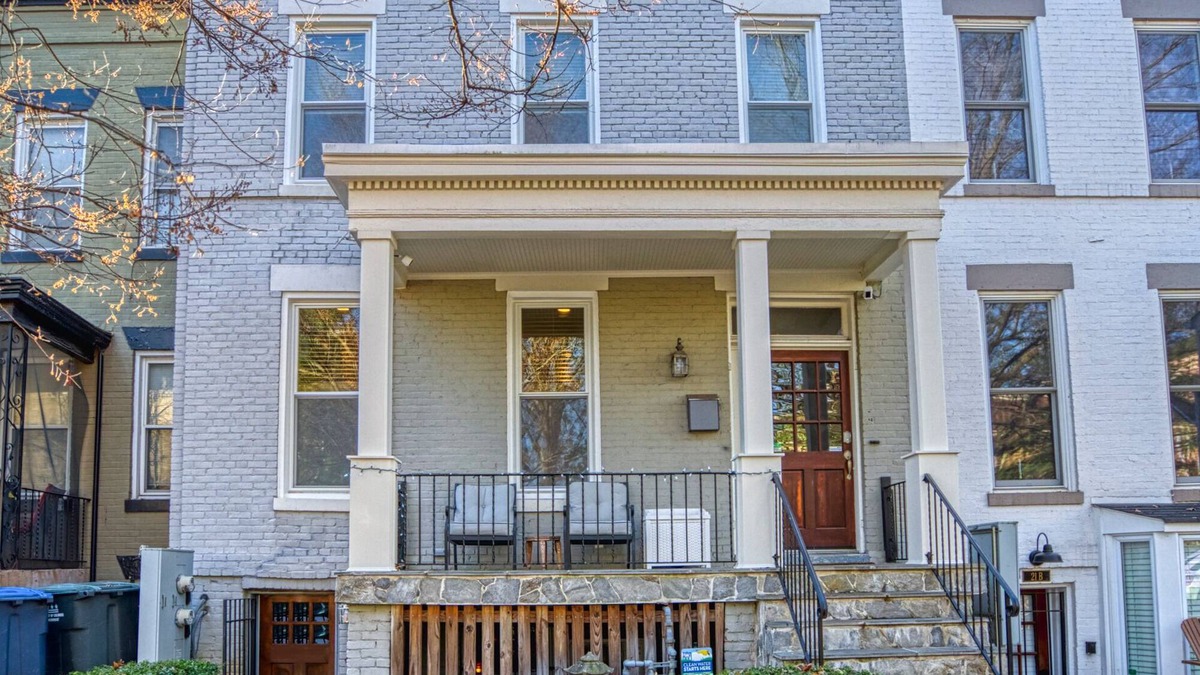 Kingman Park House | Historic Capitol Hill home near restaurants, shops, public transit, and parks!