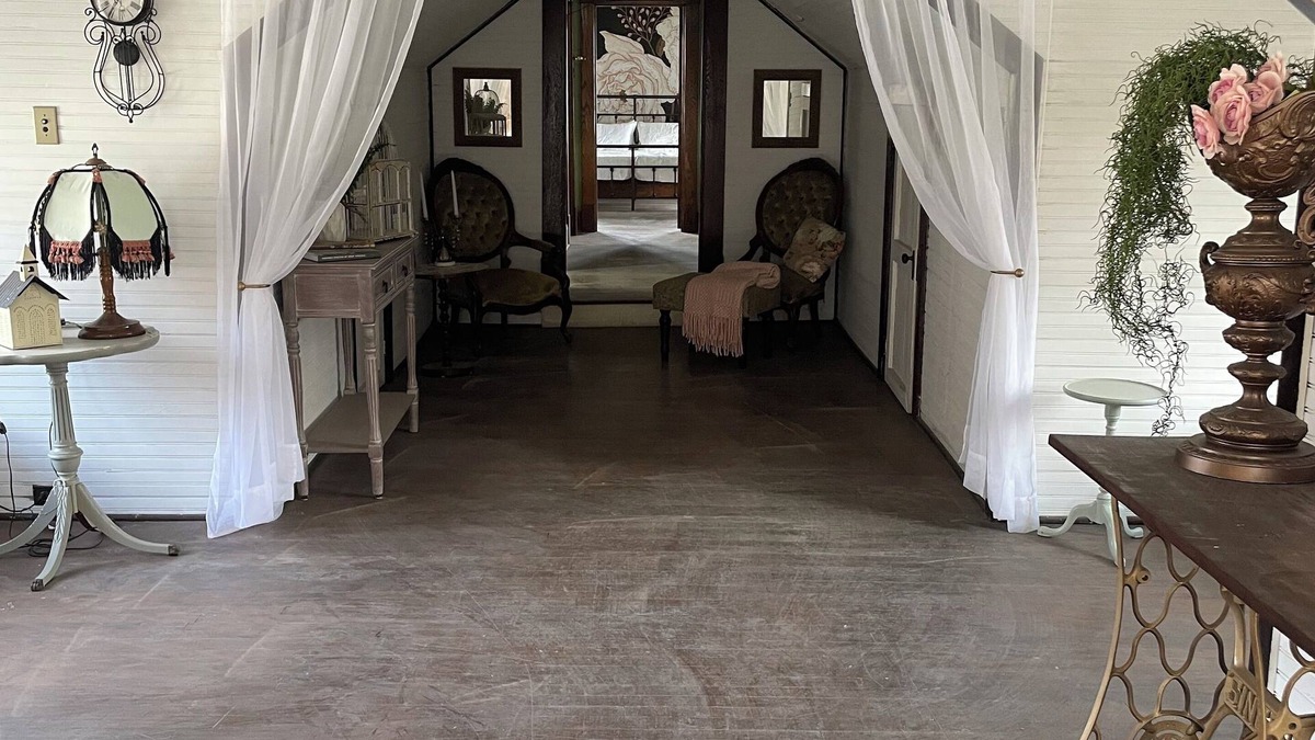 Mannington House | Historic Carriage House Suite