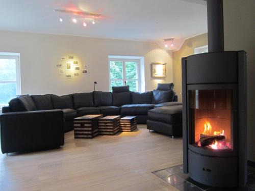 Longchamps-bertogne House | Historic Castle Retreat, cleaning included