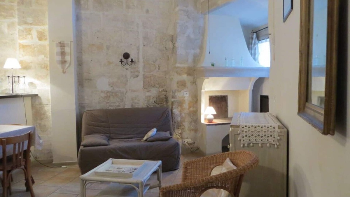 Avignon City Centre Apartment | Historic center: Charming apartment in a 15th century mansion