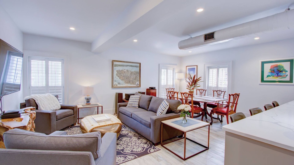 Charleston Historic District Condo | Historic Charleston Right Outside Your Front Door