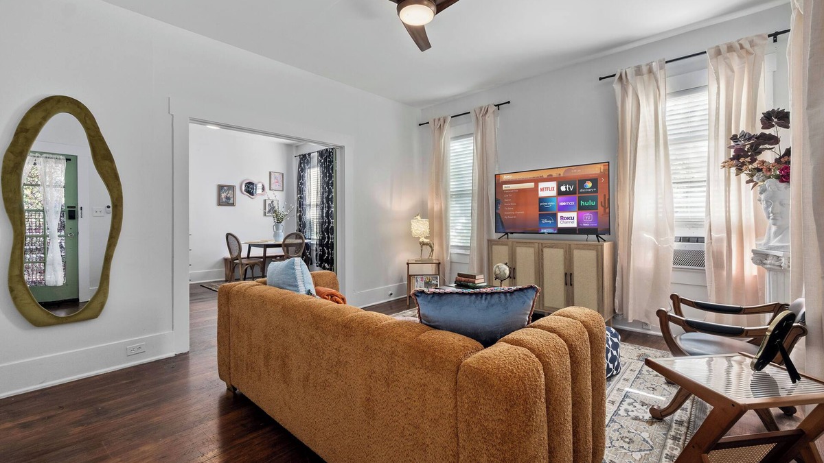 Alta Vista Apartment | Historic Charm Apt Near Pearl, Downtown & Brackenridge