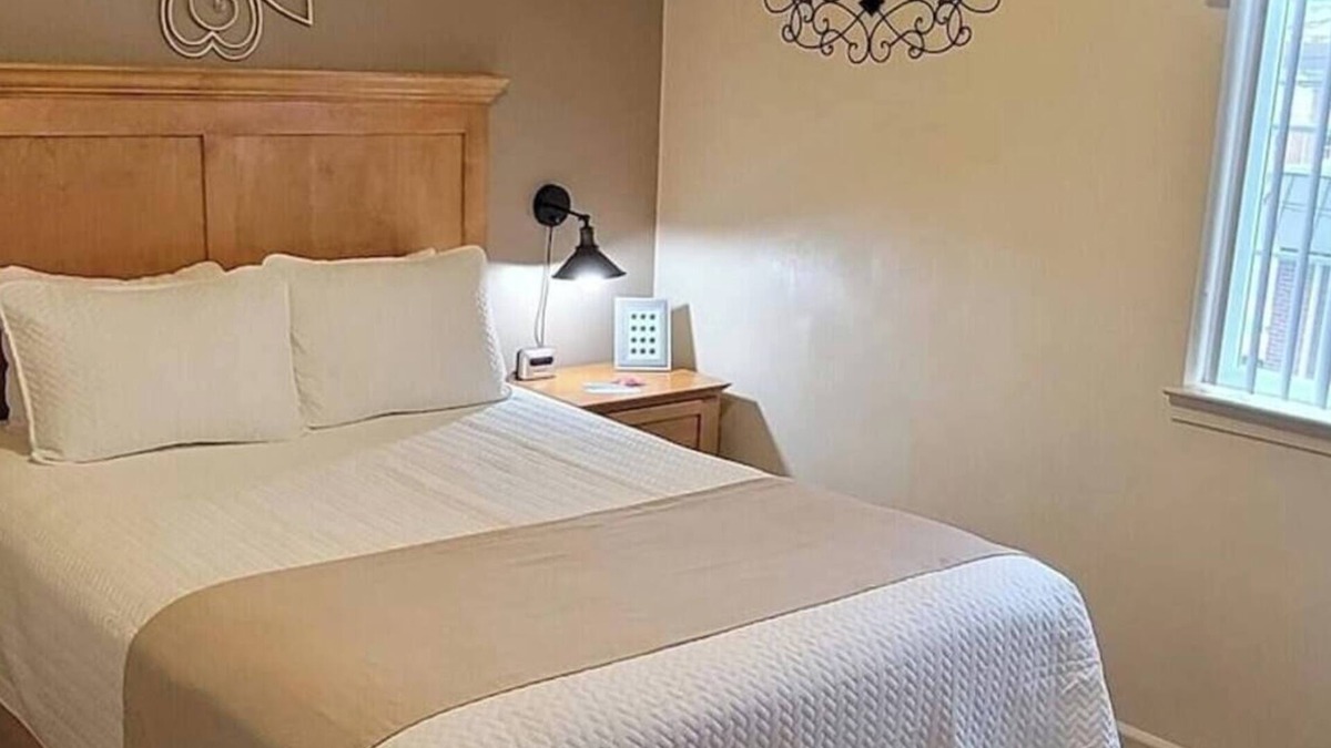 Salem Apartment | Historic Charm, Modern Comforts.