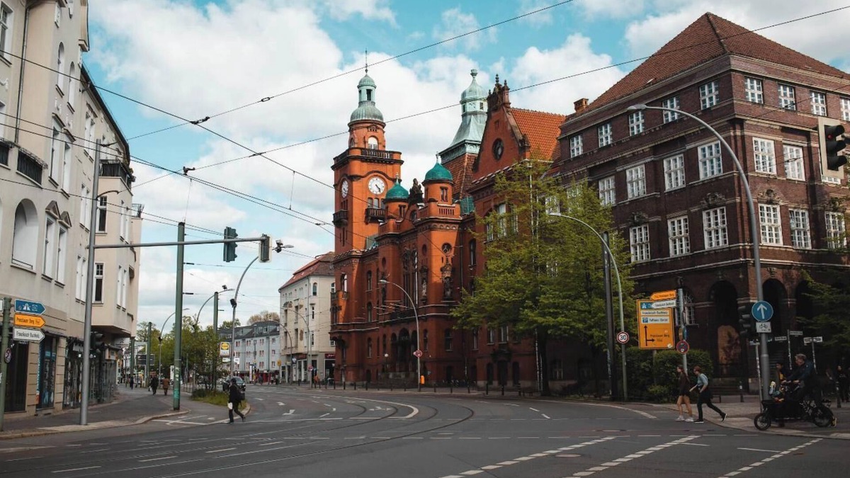 Weissensee Apartment | Historic Charm with Modern Comfort
