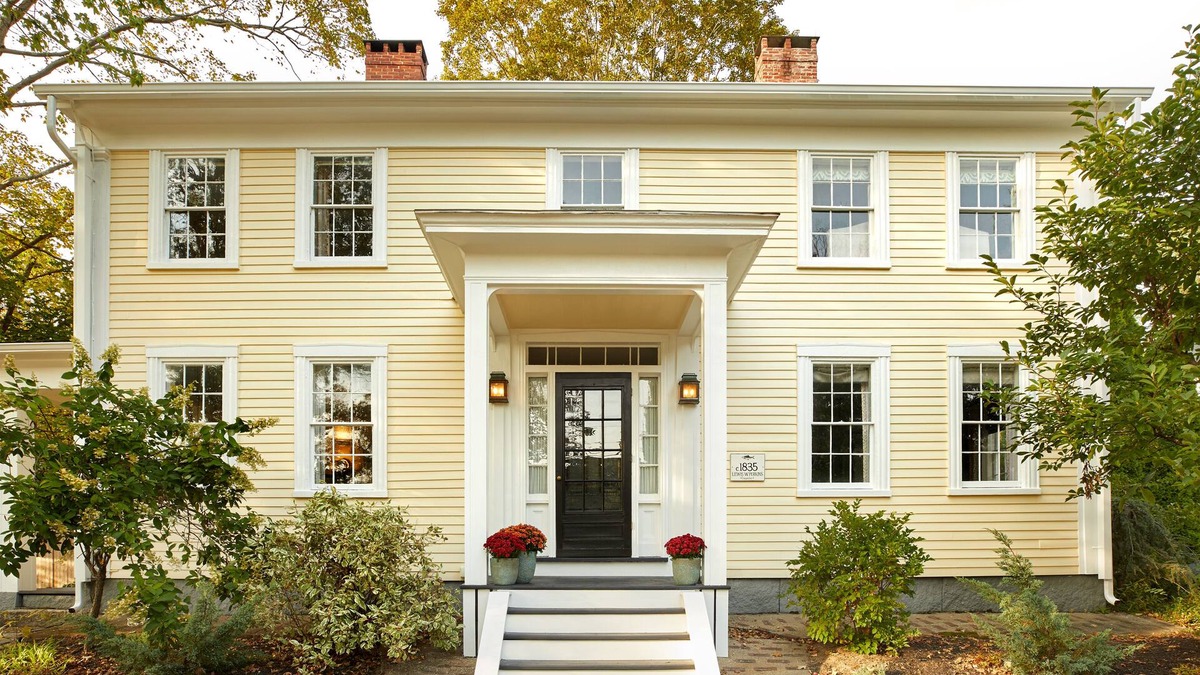 Exeter House | Historic Charm with modern amenities in Exeter, NH. 3 Bedrooms & Walk to town