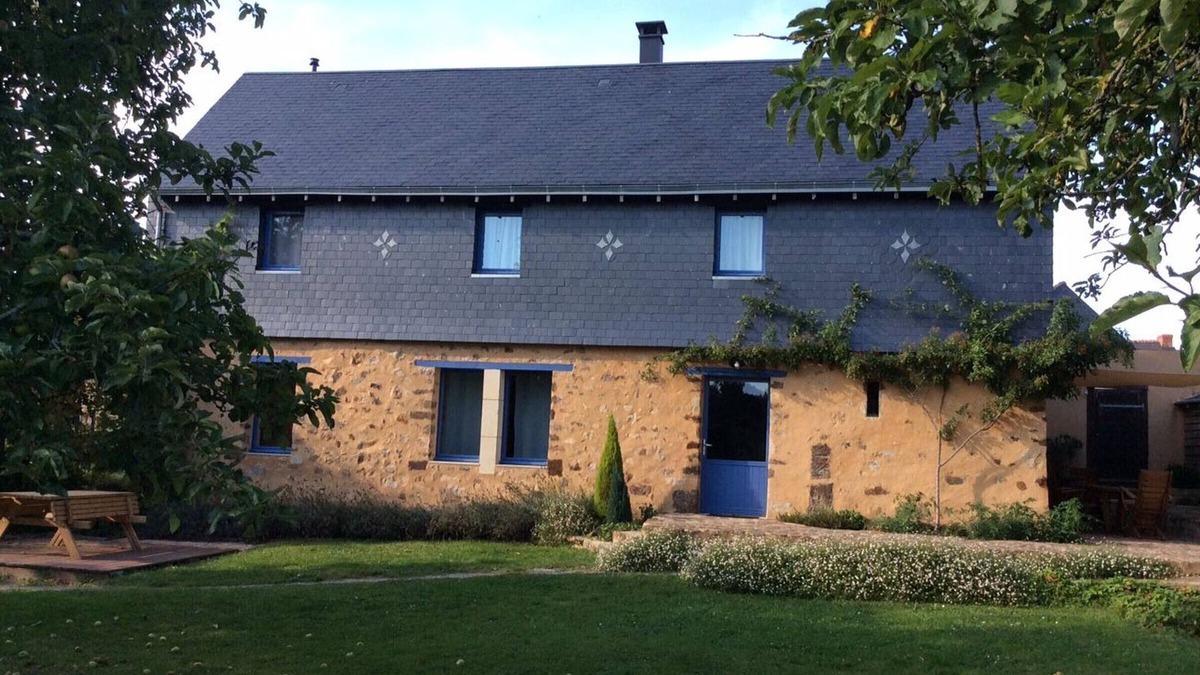 Chemire-en-Charnie Cottage | Historic Cottage in Nature Reserve with Modern Comforts, Near Forest, 8 Guests, Accessible