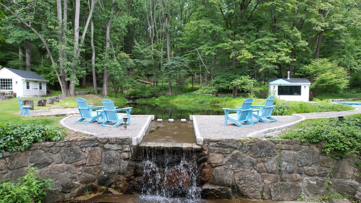 Mendham House | Historic Cottage with Private Pond & Pool on 5 Acres