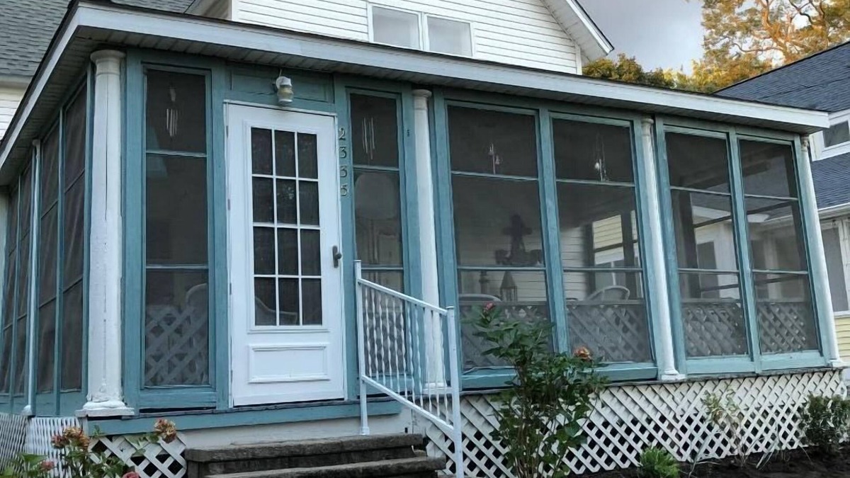 Ottawa Beach Cottage | Historic cottage by Holland State Park and Lake Michigan