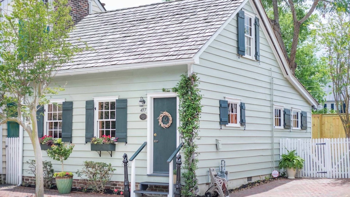 Historic District - North Cottage | Historic Cottage c.1820, Private Parking, Close to River by Lucky Savannah