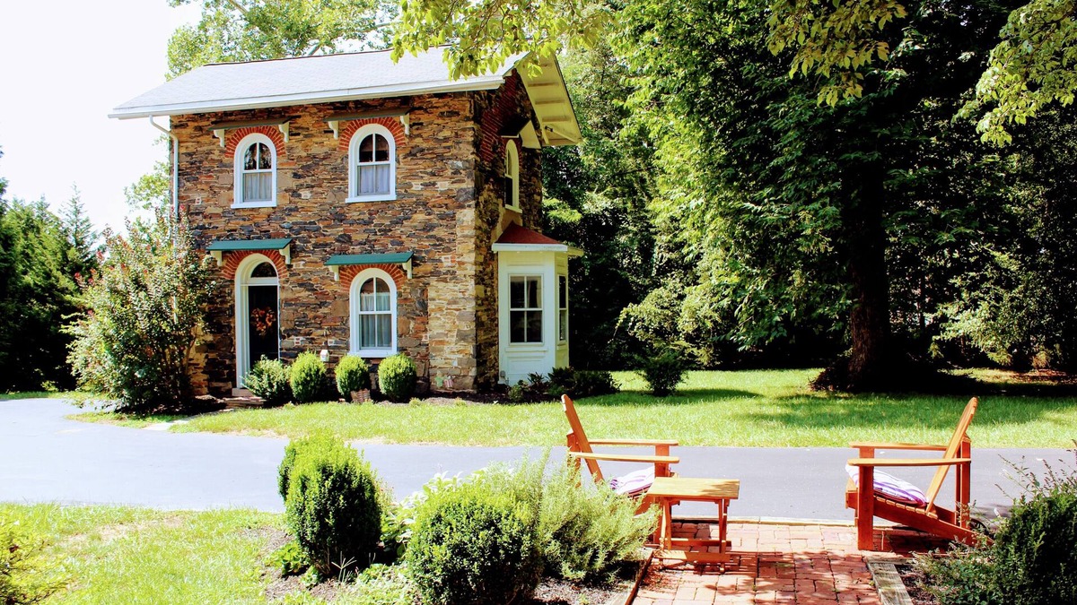 West Chester Cottage | Historic Cottage in West Chester PA - Two miles from town.