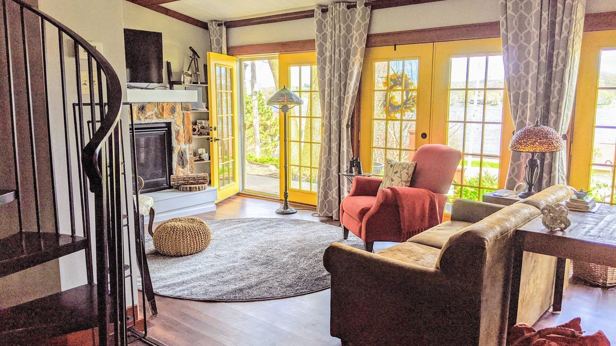 Le Claire Cottage | Historic Cottage in LeClaire w/full river views and 3 decks. Dogs welcome