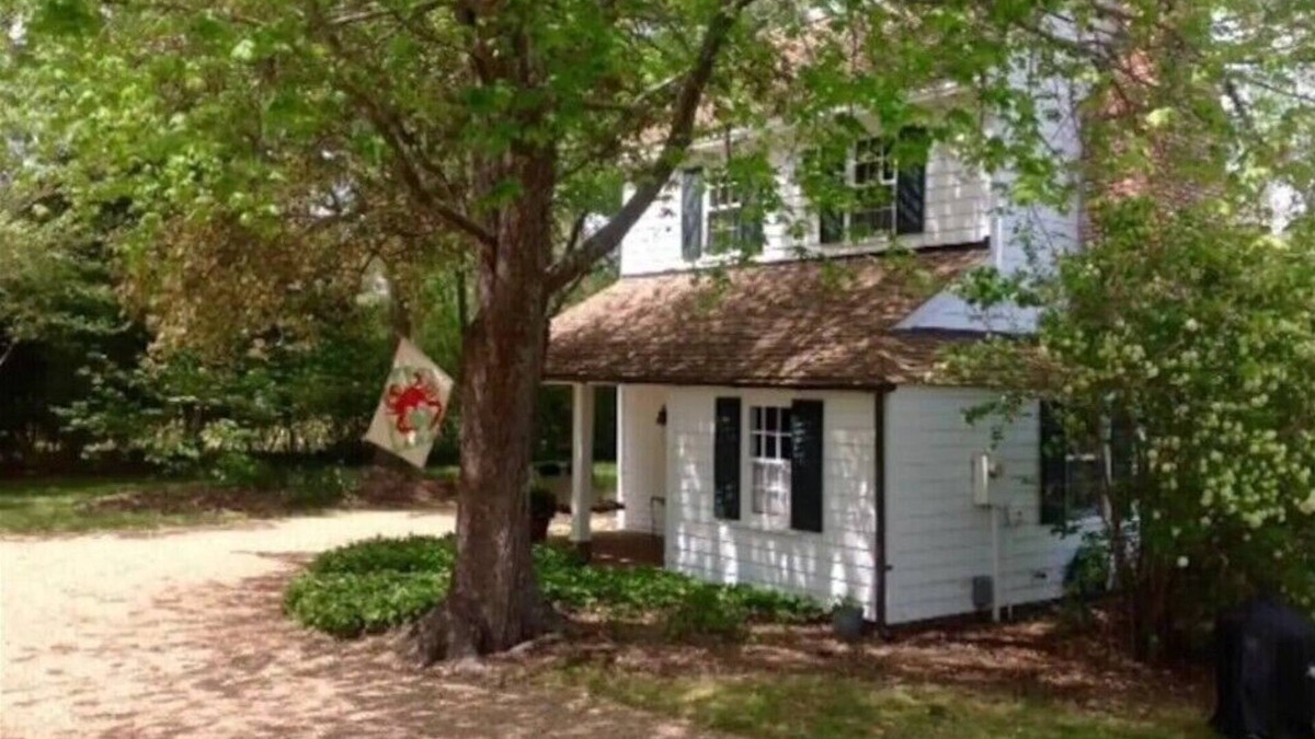 Ware Cottage | Historic Cottage on Ware River Estate