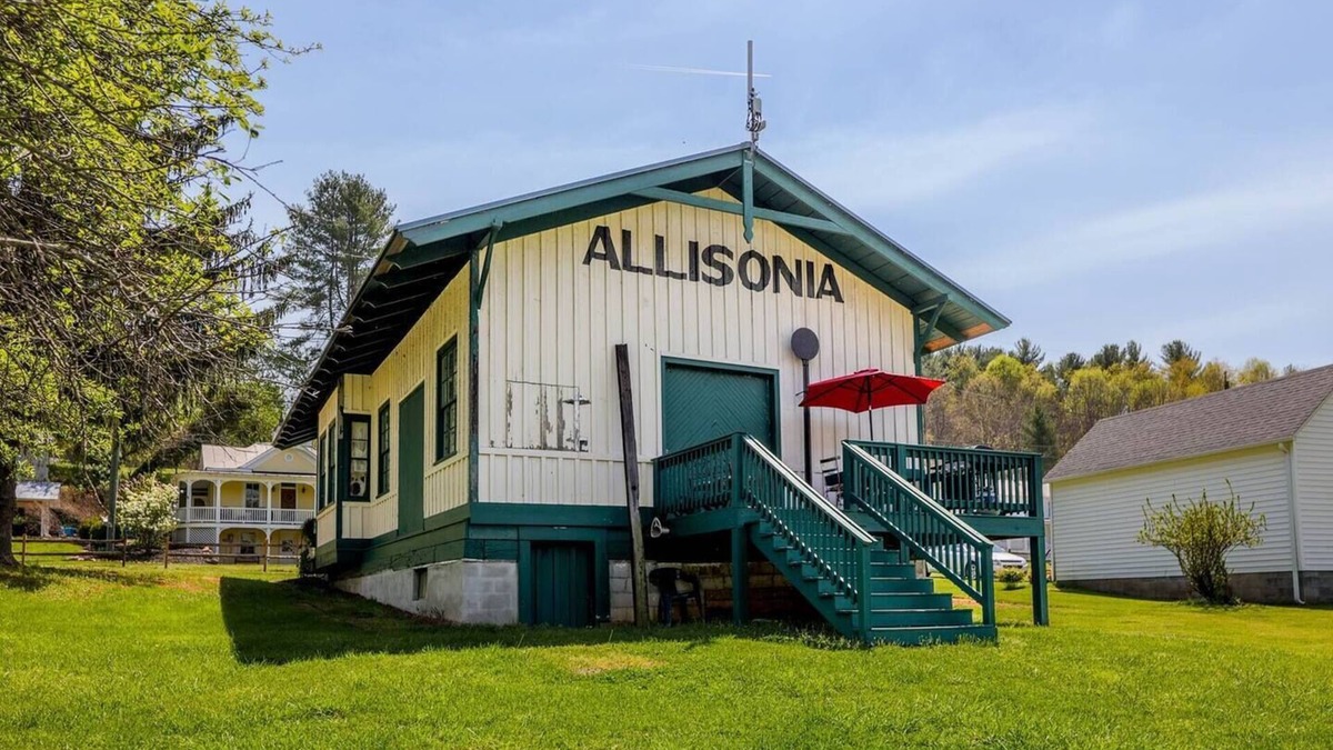 Allisonia Cottage | Historic Cottage/Trail Access - 1BS2