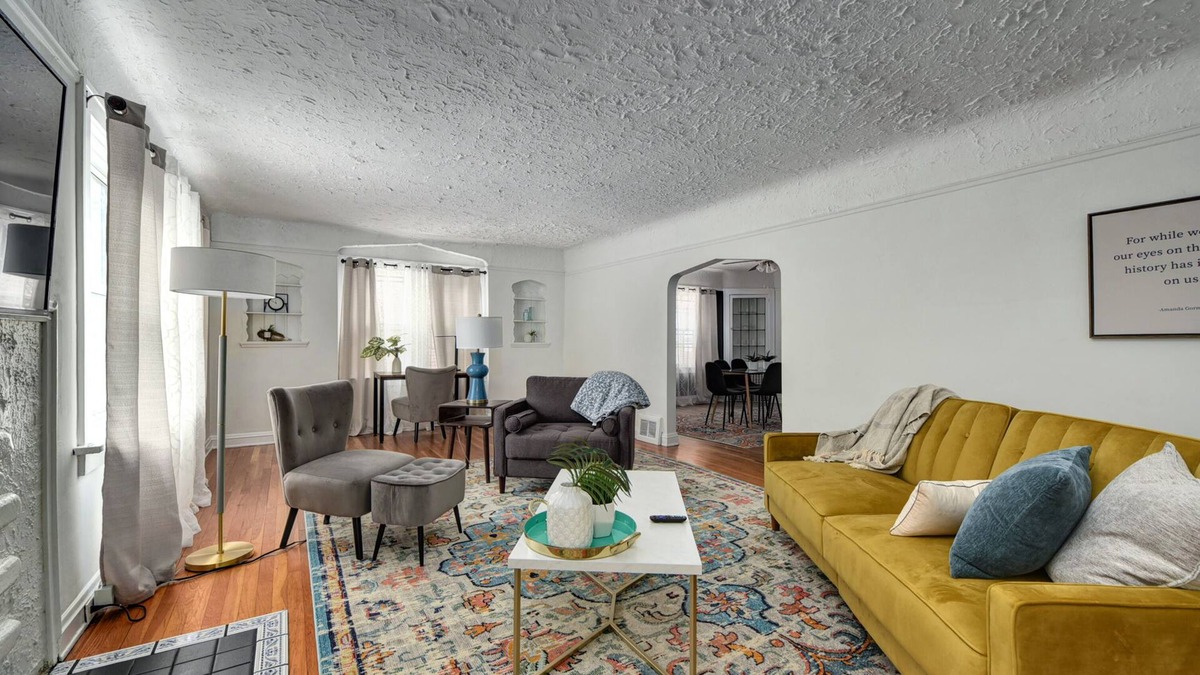 Shaker Heights Apartment | Historic District 2BR on 1st Floor near Cleveland Clinic ~ Family Friendly ~Safe