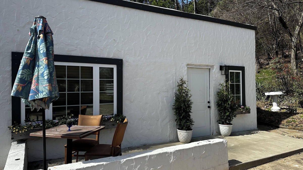 Hot Springs Cottage | Historic District Cottage steps from Hot Springs National Park & Bathhouse Row