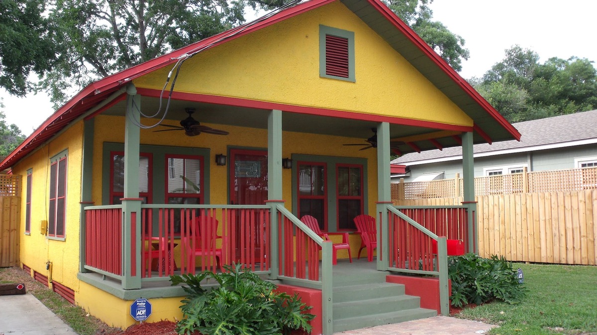 St. Augustine House | Historic District Dream - 3 BR Beautiful Bungalow! Walk to All Attractions!