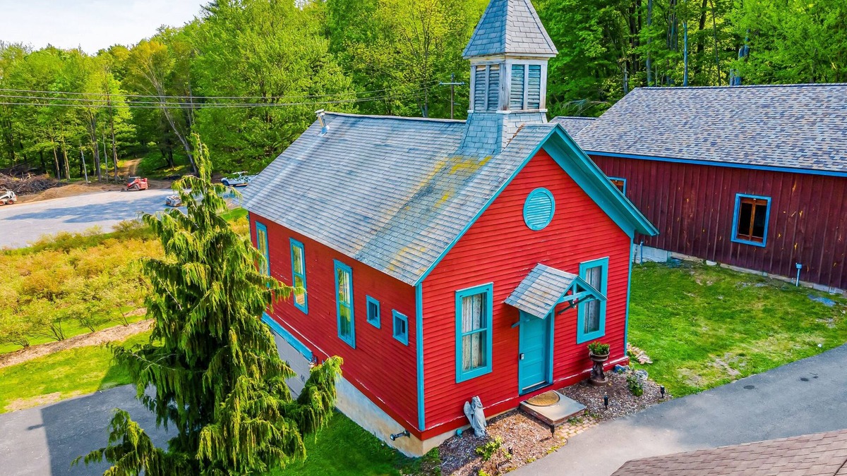 Franklin Springs Cabin | Historic dog-friendly retreat plus access to hot tub, game room, & gym