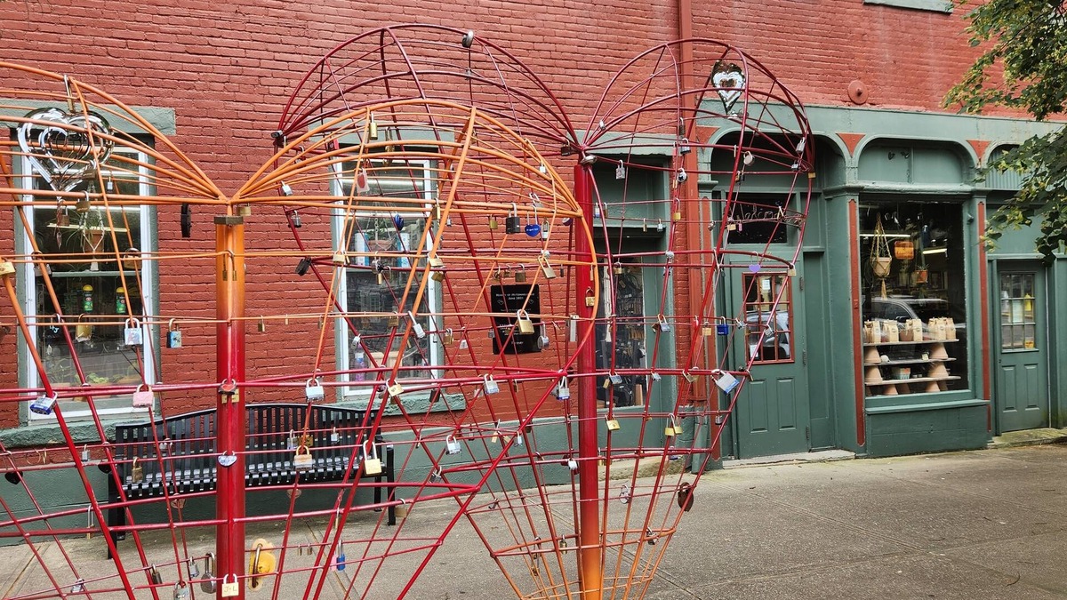 McConnelsville Apartment | Historic Downtown McConnelsville Apt, Overlooking Locks of Love Sculpture