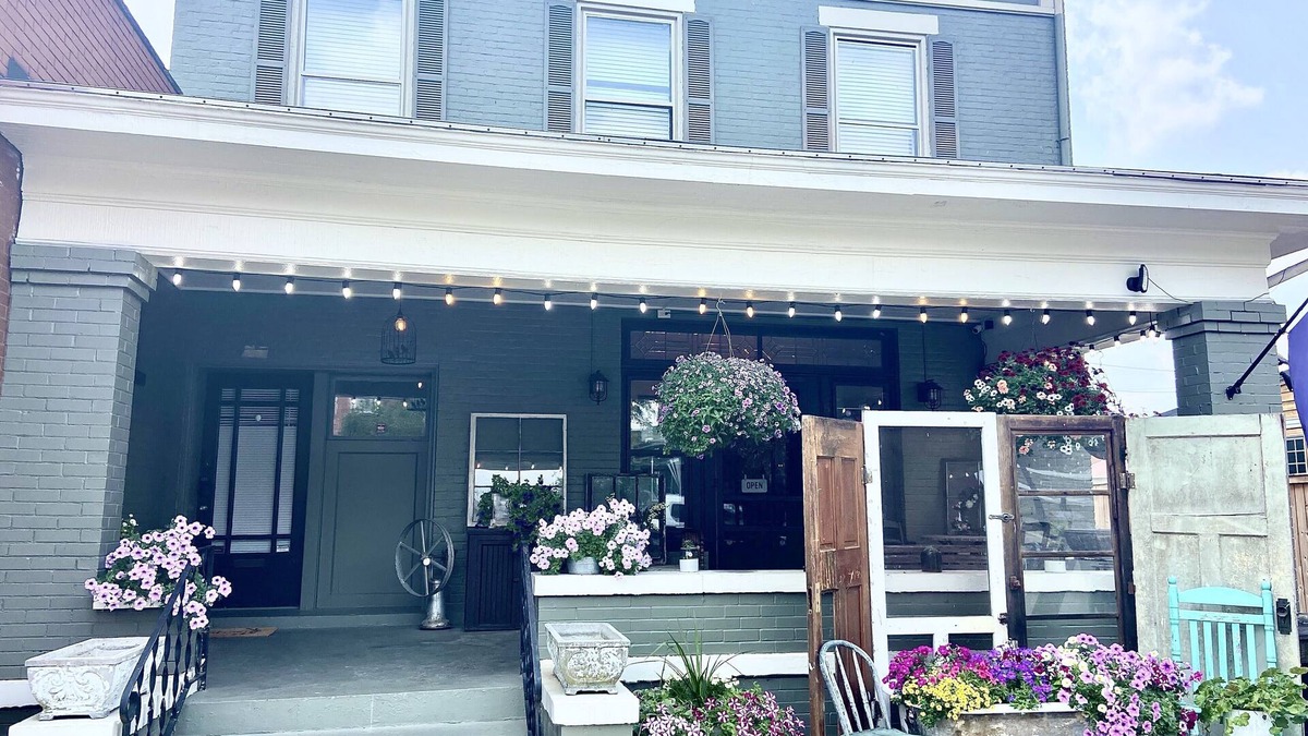 Chillicothe Apartment | Historic Downtown Chillicothe 1840's Loft