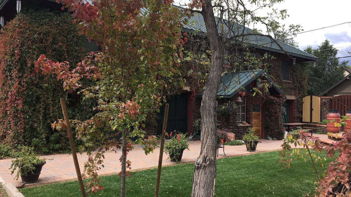 Flagstaff Apartment | Historic Downtown Carriage House