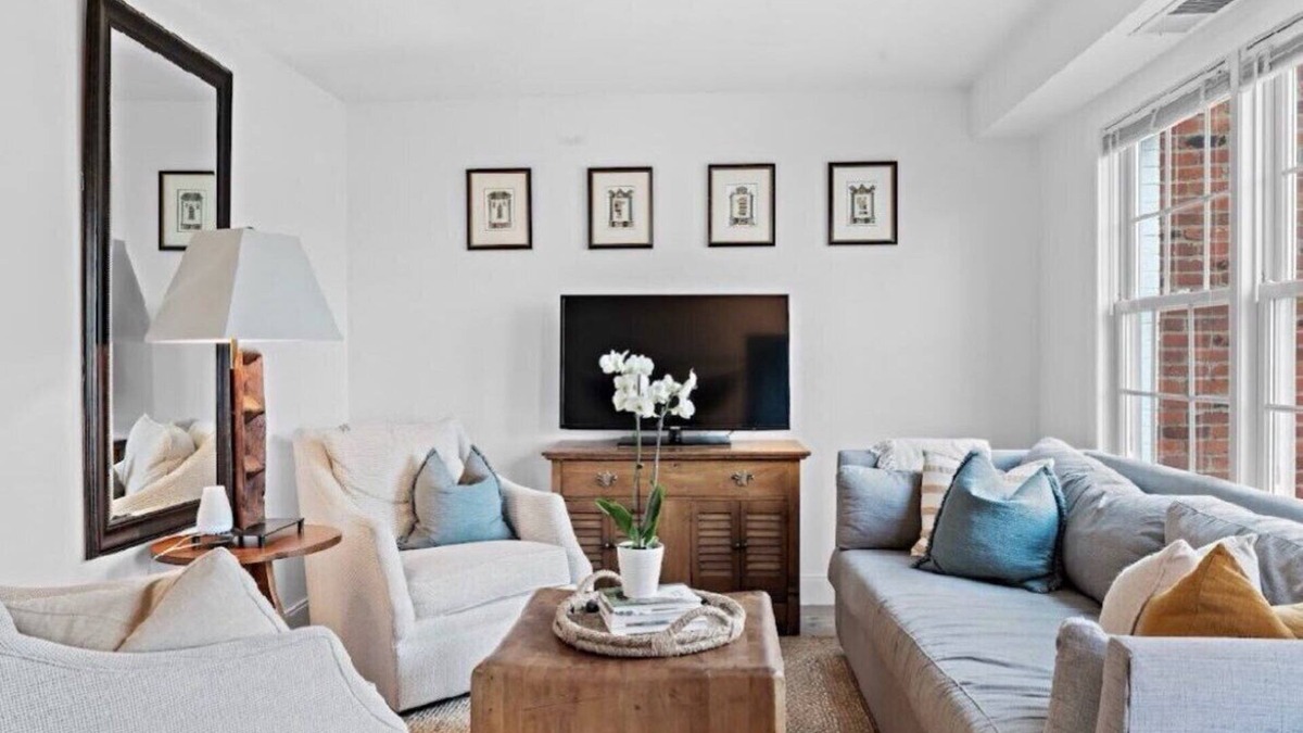 Leesburg House | Historic Downtown Leesburg Townhome