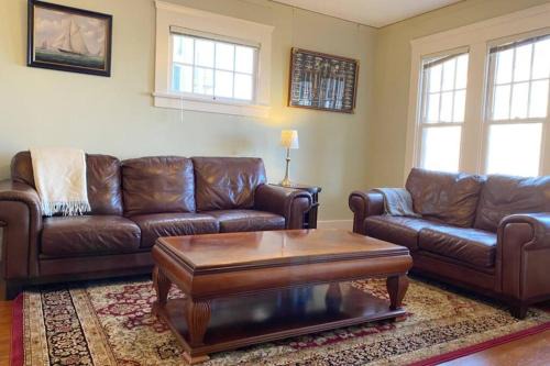 Astoria Apartment | Historic Downtown Riverview Flat, No. 1