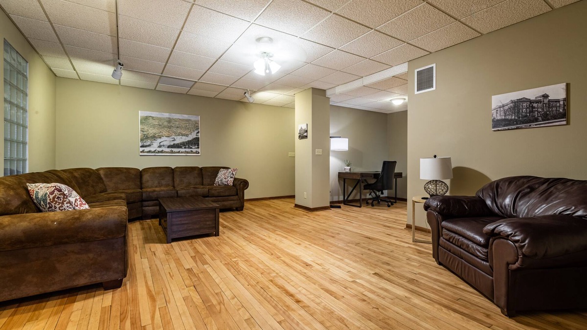 La Crosse Apartment | Historic Downtown Top Floor 2BR Apartment
