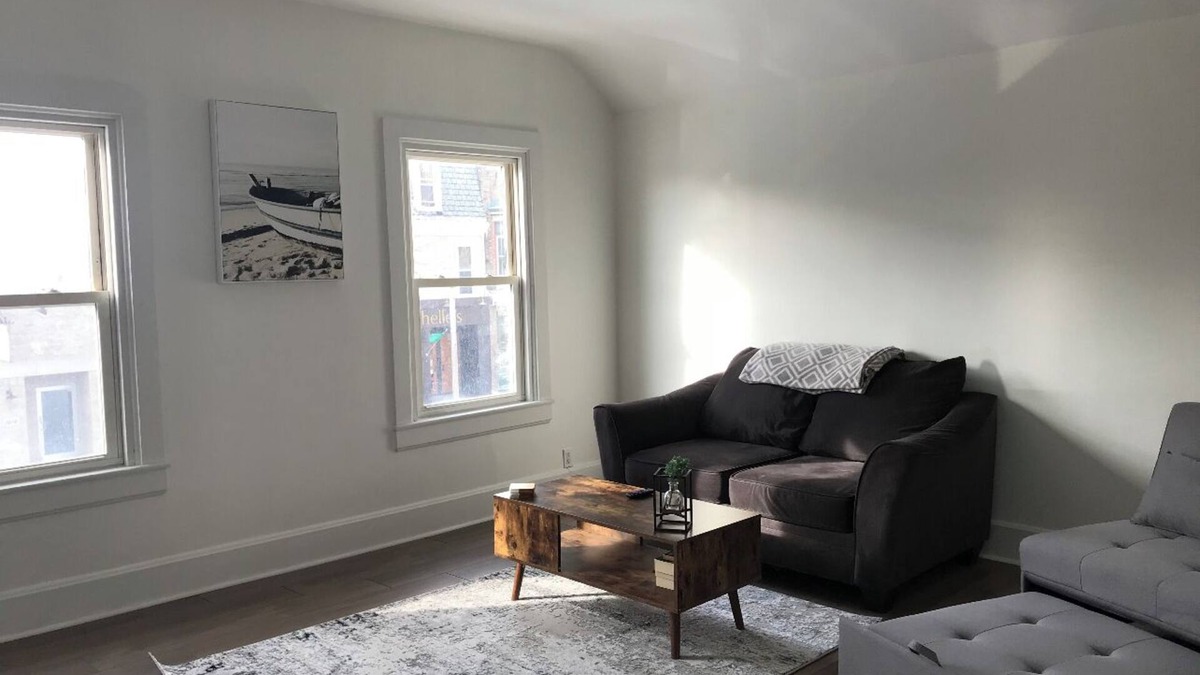 Two Rivers Apartment | Historic downtown upper loft. 6 blocks to the beach 🌊