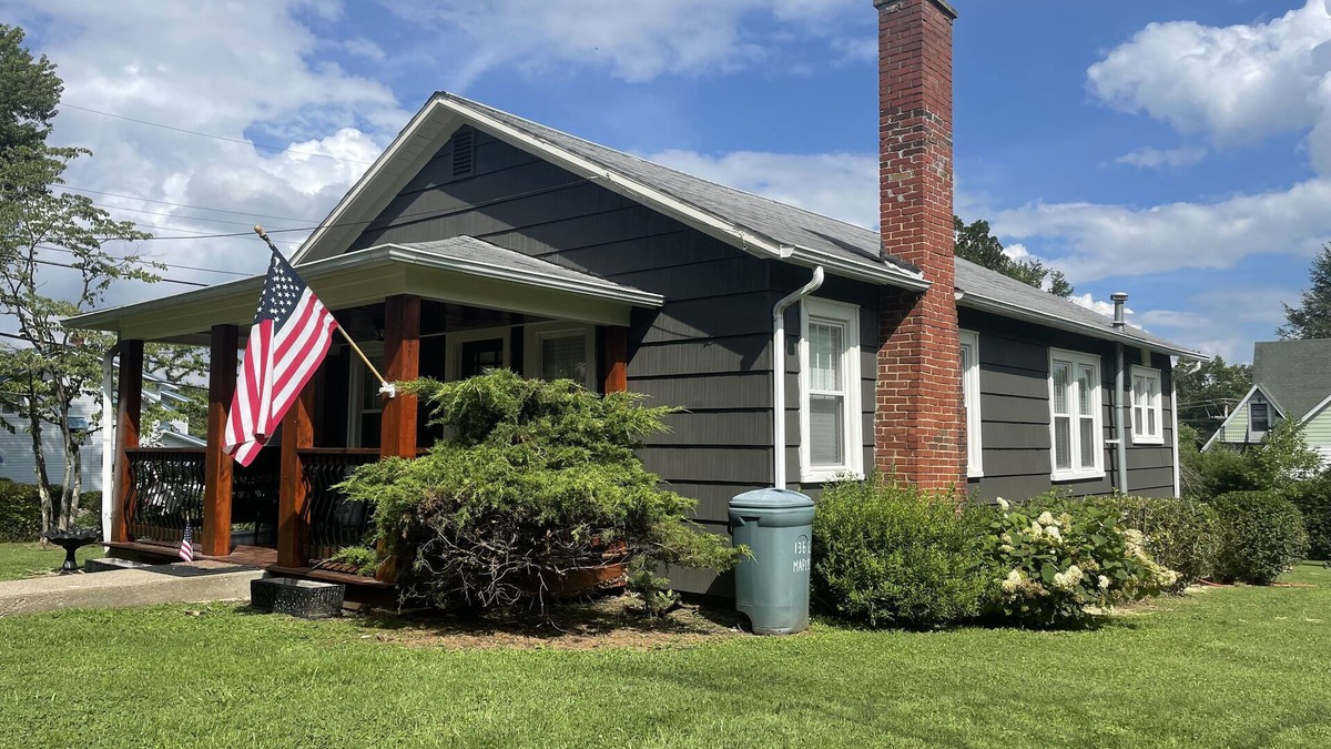 Fayetteville House | Historic Dwntwn, NRG, Convenient 3 Br Cottage