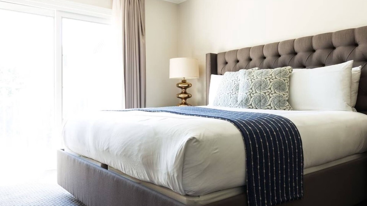 West Campus House | Historic Elegance Meets Modern Comfort – Enjoy On-Site Dining & Bar