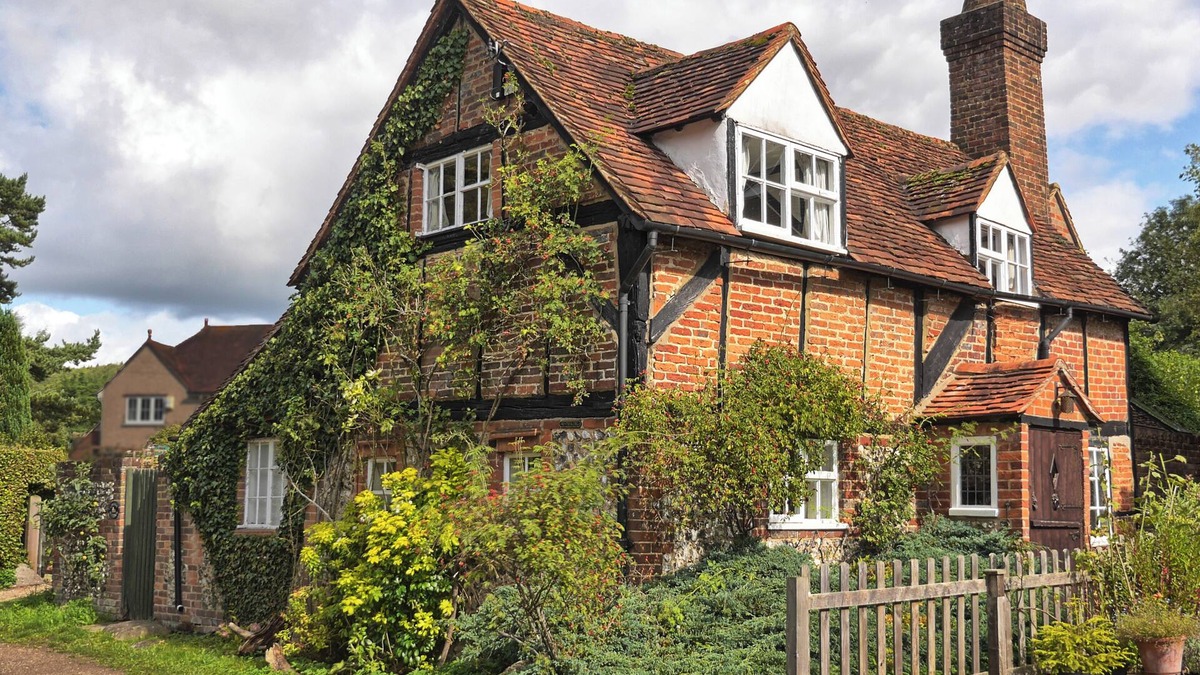 Fingest Cottage | Historic Fairytale Cottage with 21stCentury Luxury