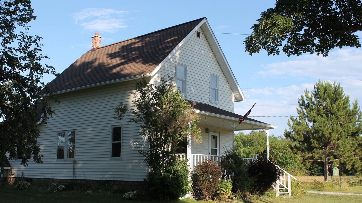 Ontonagon House | Historic farm- Direct access to ATV trail- 152 Acre property