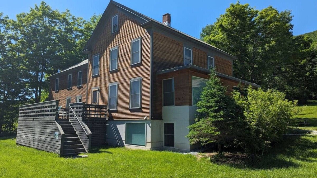 Pawlet House | Historic Farmhouse 300+acres. 1 Gbps internet