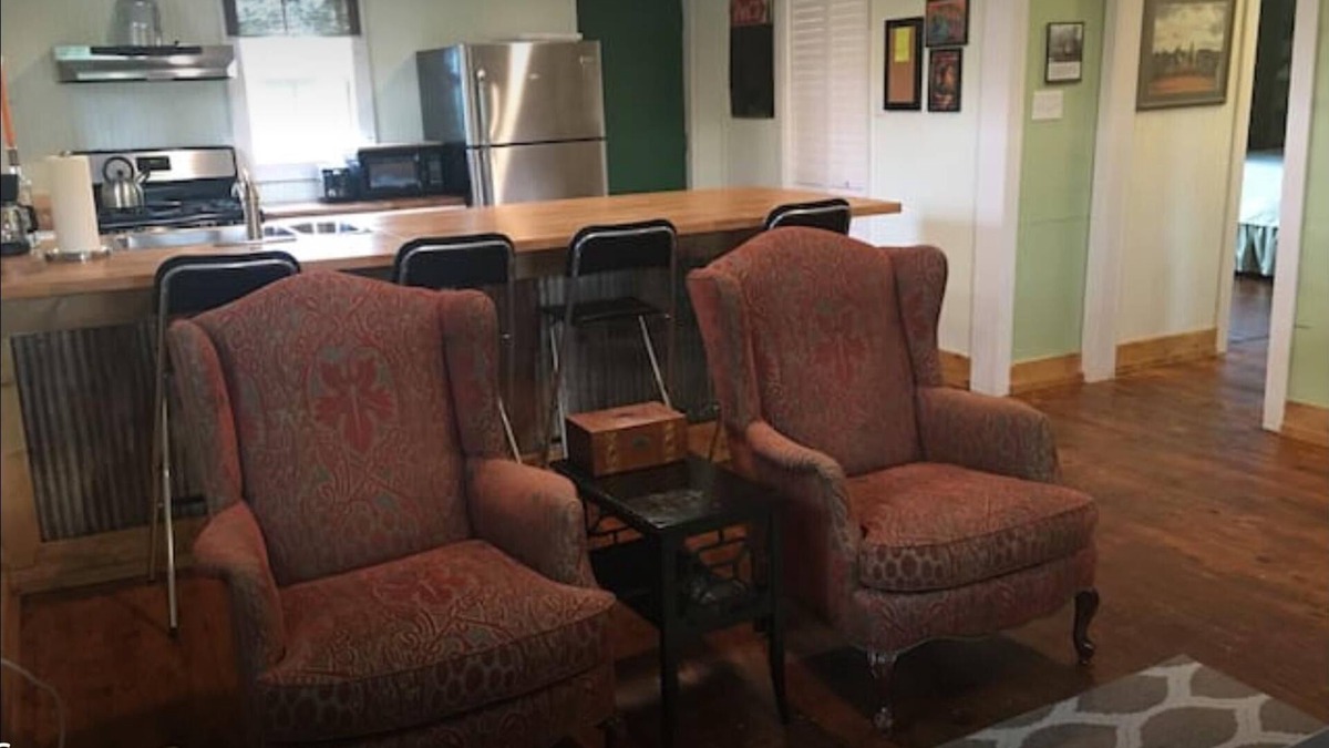 Marion House | Historic farmhouse D’Mem 7 Min, ❤️1 Pet free 2nd pet considered for fee