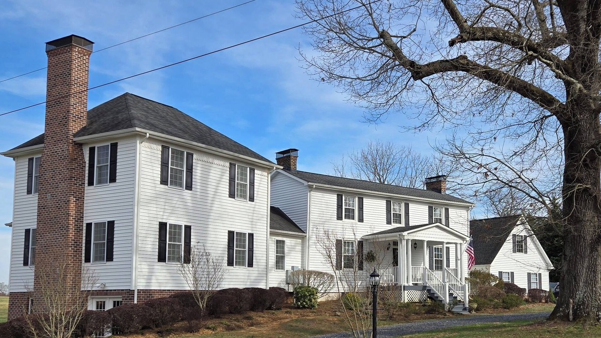Andersonville House | Historic Farmhouse in the Dillwyn countryside. Not far from Farmville.