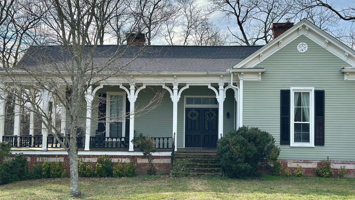 Arrington House | Historic Farmhouse in Arrington!