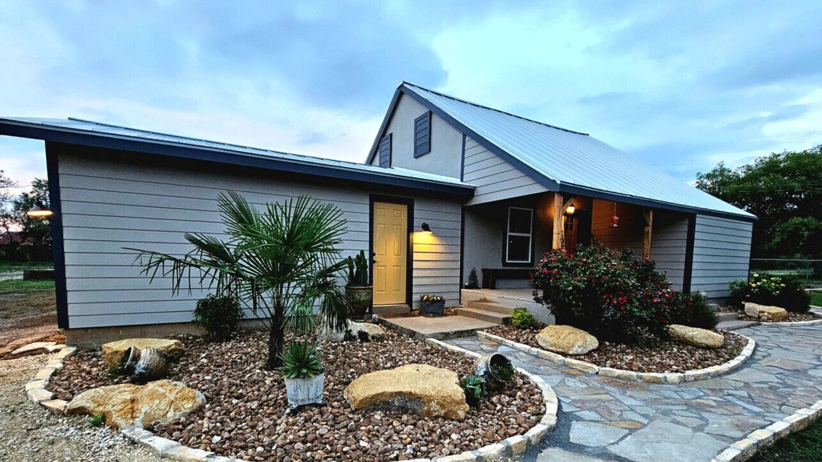 Hondo Other | Historic Farmhouse Tranquil Country Nature Escape